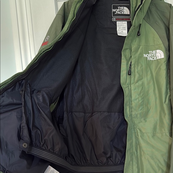 The North Face Green Ski Jacket GORE-TEX - Picture 7 of 9